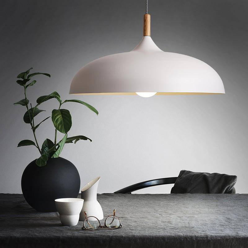 Suspension en aluminium coloré avec tige en bois – modèle Wood