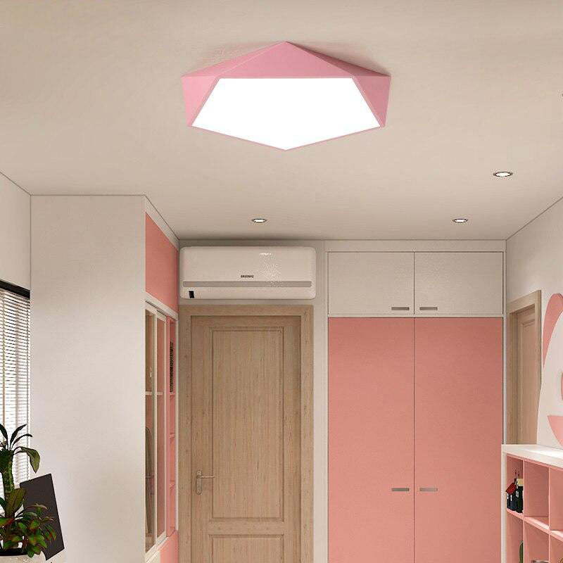 Plafonnier LED design géométrique en couleur