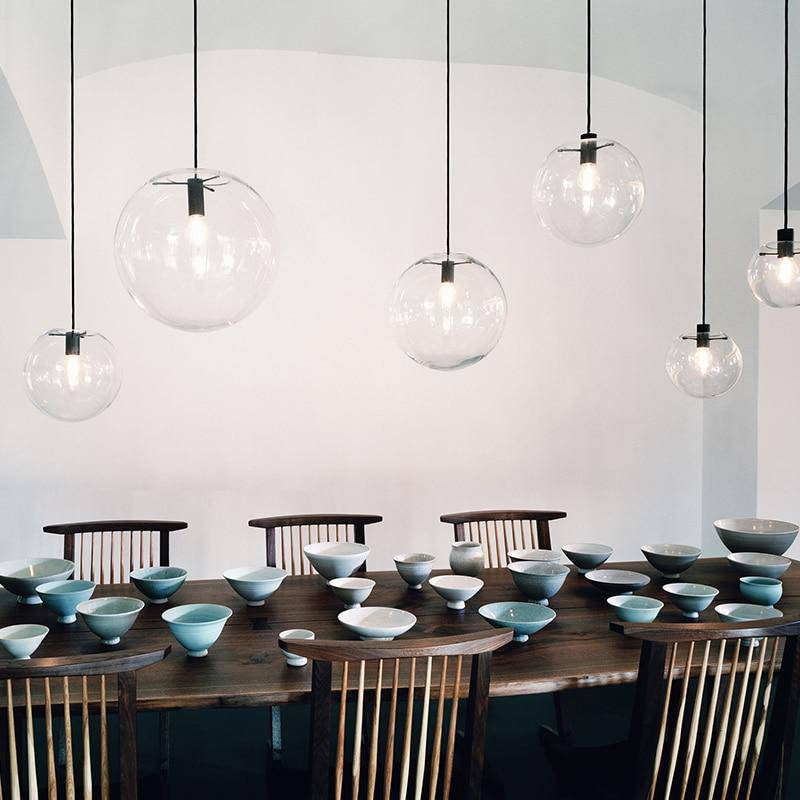 Suspension design en verre en forme de boule avec éclairage LED – finitions rose gold ou noir