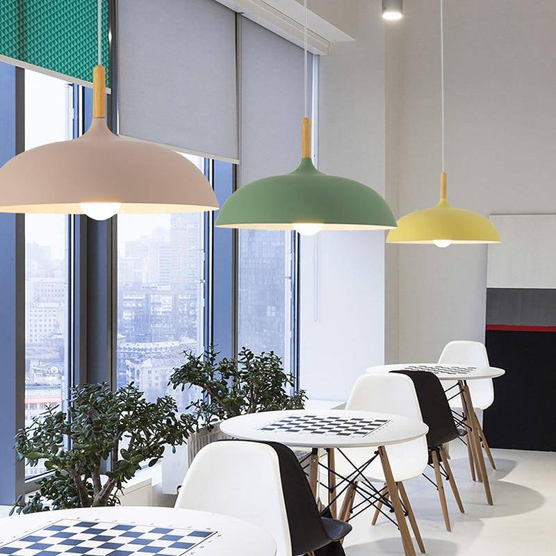 Suspension en aluminium coloré avec tige en bois – modèle Wood